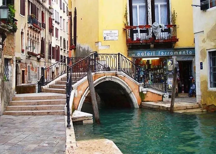 Acquarello - Like At Home In Heart Of Venice